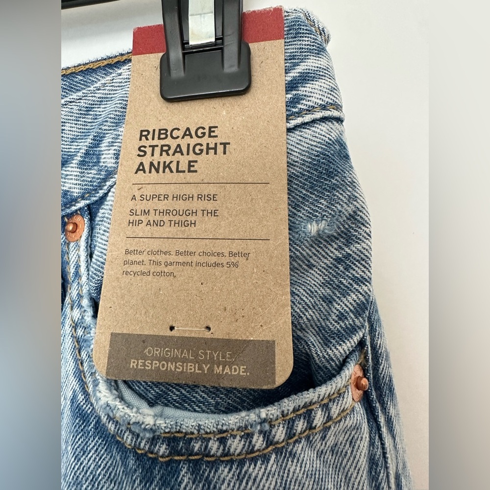 Levi's Ribcage Straight Ankle jeans in Light wash distressed Women’s size 26 NWT - Picture 4 of 10
